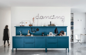 Frame Kitchen di Fantin: L'eleganza minimalista del metallo per la tua cucina